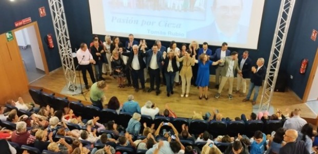 La Sala Manuela Burló quedó pequeña para la presentación de la Candidatura del Partido Popular a las elecciones municipales del 28 de M