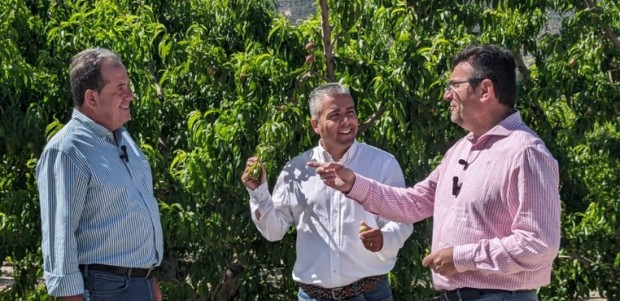 Tomás Rubio ofrece un gran pacto por el agua y las infraestructuras para defender a la agricultura de Cieza.